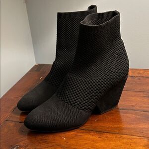 Eileen Fisher Dahlia Textured Black Ankle Sock Booties Size 7